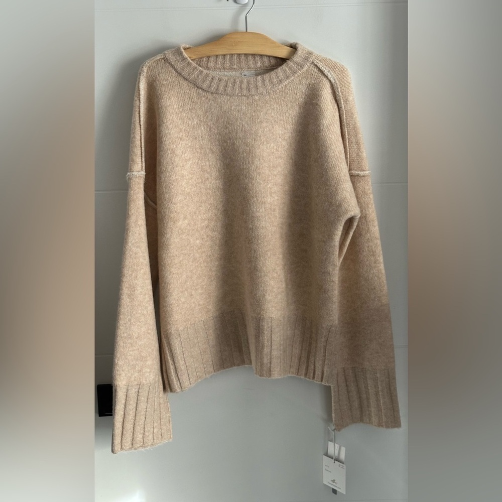 ✨NWT✨ Haute Hippie: Women’s Reversible Sweater- Size Large